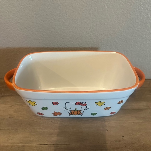 SALE!! Hello Kitty Fall Leaf Rectangle Baker - Picture 2 of 3